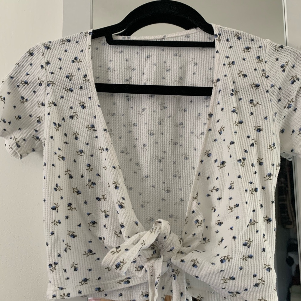 Floral brandy Melville wrap top